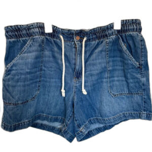 M Jeans by Maurice’s 22W high rise Jean shorts. Very cute and gently worn.